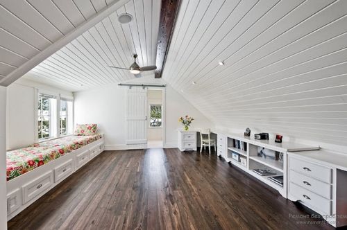 Детская комната со скошенным потолком - особенности дизайна