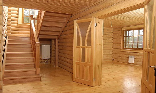 Дизайн интерьера дома из оцилиндрованного бревна: материалы, цвета, аксессуары