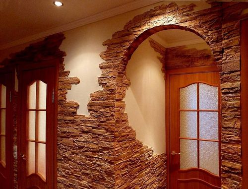 Гипсовая плитка: декоративная под камень и кирпич, клей и укладка на стену, видео, внутренняя отделка под камень