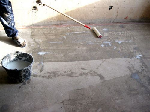 Грунтовка перед укладкой плитки: подготовка пола, как нужно грунтовать стены, керамогранит какой использовать