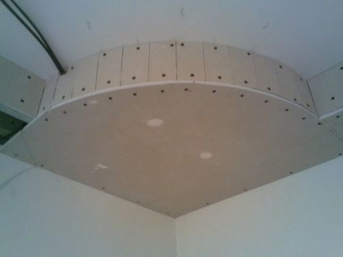 Как делают полукруглые потолки из гипсокартона?