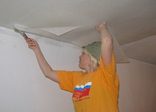 Как клеить стеклохолст на потолок своими руками: фото и видео