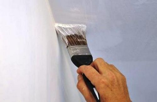 Как побелить потолок с помощью краскопульта, пылесоса или распылителя?