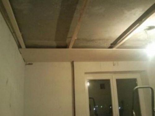 Как подшить потолок сайдингом?