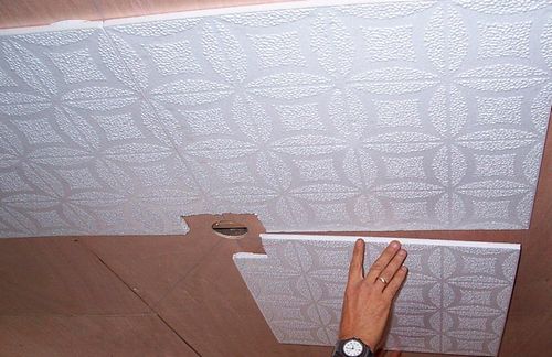 Как правильно клеить потолочную плитку - пошаговая инструкция