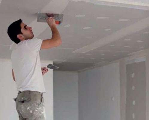 Как шпаклевать потолок из гипсокартона под покраску: видео, чем отделать, подготовка под обои, как правильно