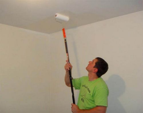 Покраска потолка валиком, как правильно белить потолок - основные хитрости, подробнее на фото и видео