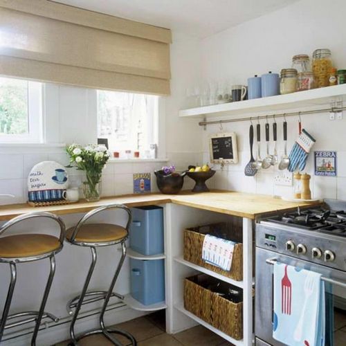 Кухня угловая с барной стойкой фото: дизайн маленького интерьера у окна, современная кухня, видео