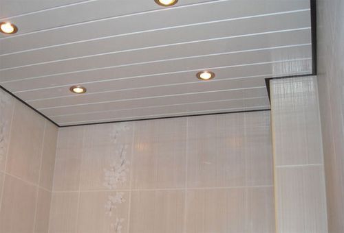 Обшивка потолка пластиком, как правильно крепить панели, при необходимости разобрать конструкцию, фото и видео примеры