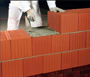 Особенности строительства стен из керамических блоков