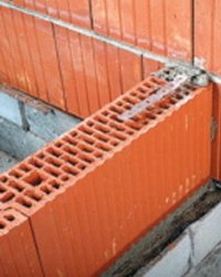 Особенности строительства стен из керамических блоков
