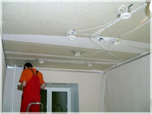 Освещение натяжных потолоков - какие есть особенности и на что следует обратить внимание
