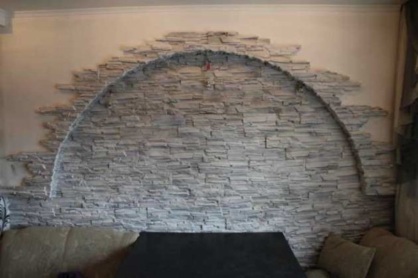 Отделка коридора камнем: искусственный, декоративный материал, варианты, видео-инструкция, фото