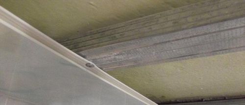 Панельный потолок в ванной - преимущества и порядок монтажа
