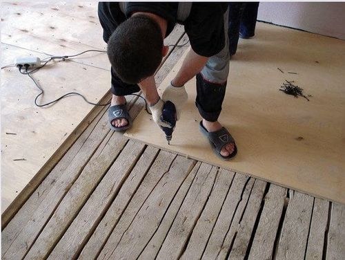 Подготовка пола под ламинат: укладка деревянная, как подготовить основание, чем нужно грунтовать бетонную основу