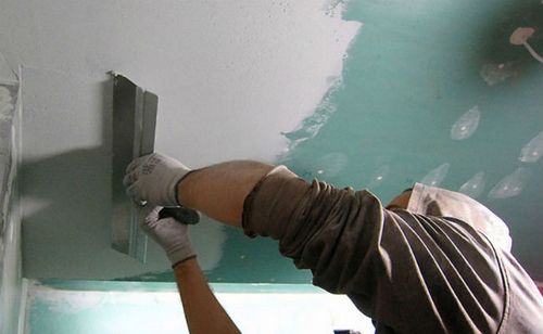 Подготовка потолка под покраску: готовим помещение и поверхность.