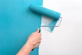 Покраска помещений: видео-инструкция по монтажу своими руками, особенности красок для влажных комнат, цена, фото