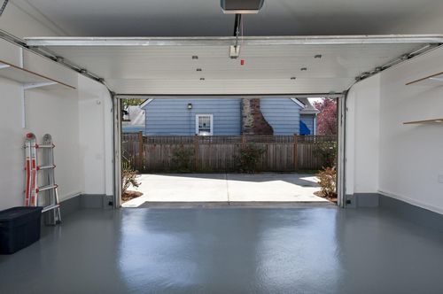 Пол в гараже: что лучше и какие сделать, чем покрыть бетон, земляной наливной ремонт, дешевый линолеум