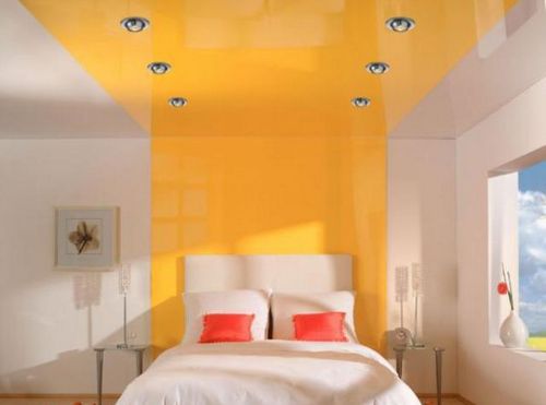 Потолки в спальне - оформление в современном стиле