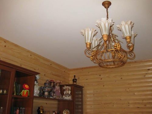 Потолок из гипсокартона в деревянном доме: дерева часть, можно ли крепить, как обшить и сделать монтаж, отделка