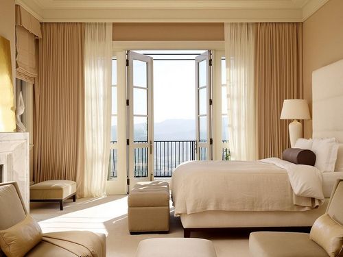 Тюль для спальни: фото новинок 2017, дизайн красивых и коротких, белый в каталоге, как выбрать плотную на люверсах, как красиво повесить на окно