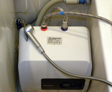 Установка водонагревателя своими руками: проточного и накопительного