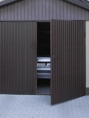 Ворота для гаража своими руками: установка гаражных ворот из металла (с фото)