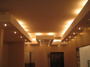Все плюсы обеспечения светодиодной подсветки потолка
