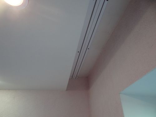 Выбираем потолочный карниз под натяжной потолок - фото и советы по установке