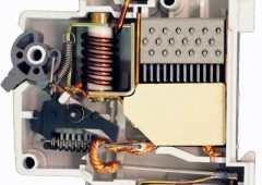 Выбор автоматического выключателя: как выбрать по току и по мощности?