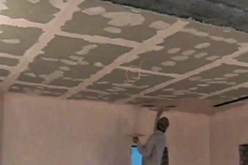Как правильно штукатурить потолок своими руками
