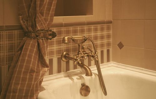 Чем заделать стык между ванной и плиткой: заделка швов и современные методы, бортики на ванну, швы и уплотнитель