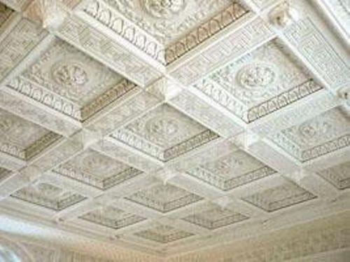 Декоративная лепнина на потолок - какая она бывает и как ее крепят?