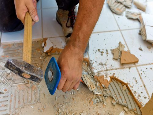 Демонтаж плитки: как снять со стены в ванной старый кафель, с пола убрать своими руками, демонтировать керамическую