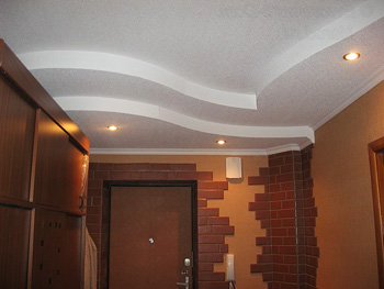 Дизайн потолков в прихожей: оформление натяжных потолочных конструкций,из гипсокартона, фото