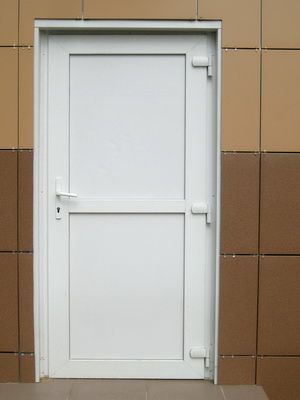 Двери в деревянном доме: типы, установка дверных блоков своими руками, стандартные размеры дверных проемов