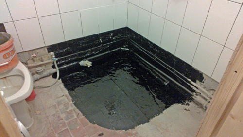 Гидроизоляция пола в ванной под плитку: материалы и советы