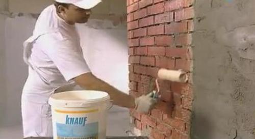 Грунтовка стен перед штукатуркой стен: видео-инструкция по нанесению, чем грунтовать лучше, фото