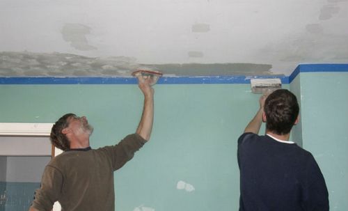 Как шпаклевать потолок из гипсокартона: пошаговый процесс выполнения.
