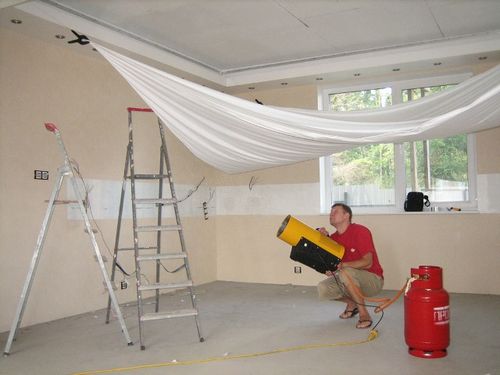 Как совместить гипсокартонный и натяжной потолки