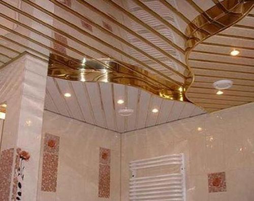 Какой потолок сделать в ванной комнате?