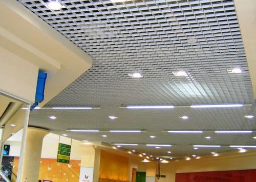 Металлические пластины для потолка - варианты и особенности покрытий