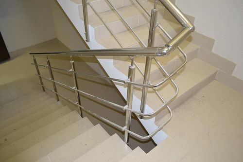 Металлические поручни для лестниц: из нержавеющей стали, фото, хромированные и из нержавейки, кованые