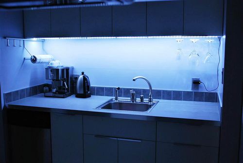 Монтаж светодиодной ленты на кухне своими руками: как установить подсветку, видео-инструкция