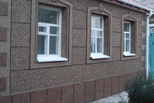 Облицовка фасадов домов каменной крошкой