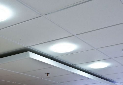Плиты для подвесного потолка, как подобрать размеры, особенности устройства кассетных, гипсовых, деревянных и стеклянных конструкций, смотрите фото и видео