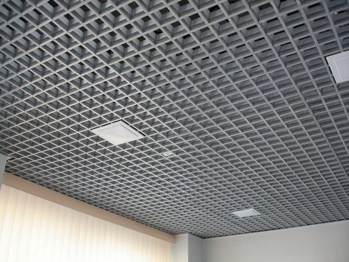 Подвесной потолок Грильято: монтаж с видео, сеть решетчатая, ячеистые в производственных помещениях, типы и фото