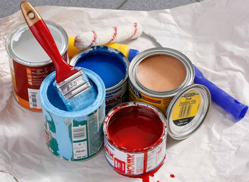 Покраска стен и потолка из гипсокартона своими руками: технология и подготовка