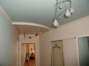 Потолок в коридоре: виды материала + фото галерея (50 фото).