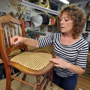 Ремонт и реставрация старой мебели своими руками: перетяжка, покраска, обновление